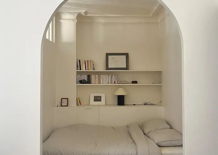 Grand Studio Proche De Montmartre